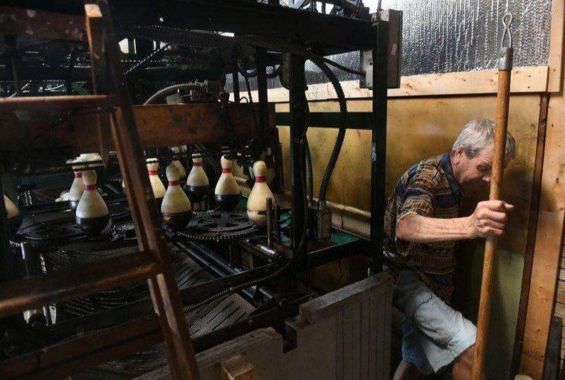 The duckpin pin-setting machine